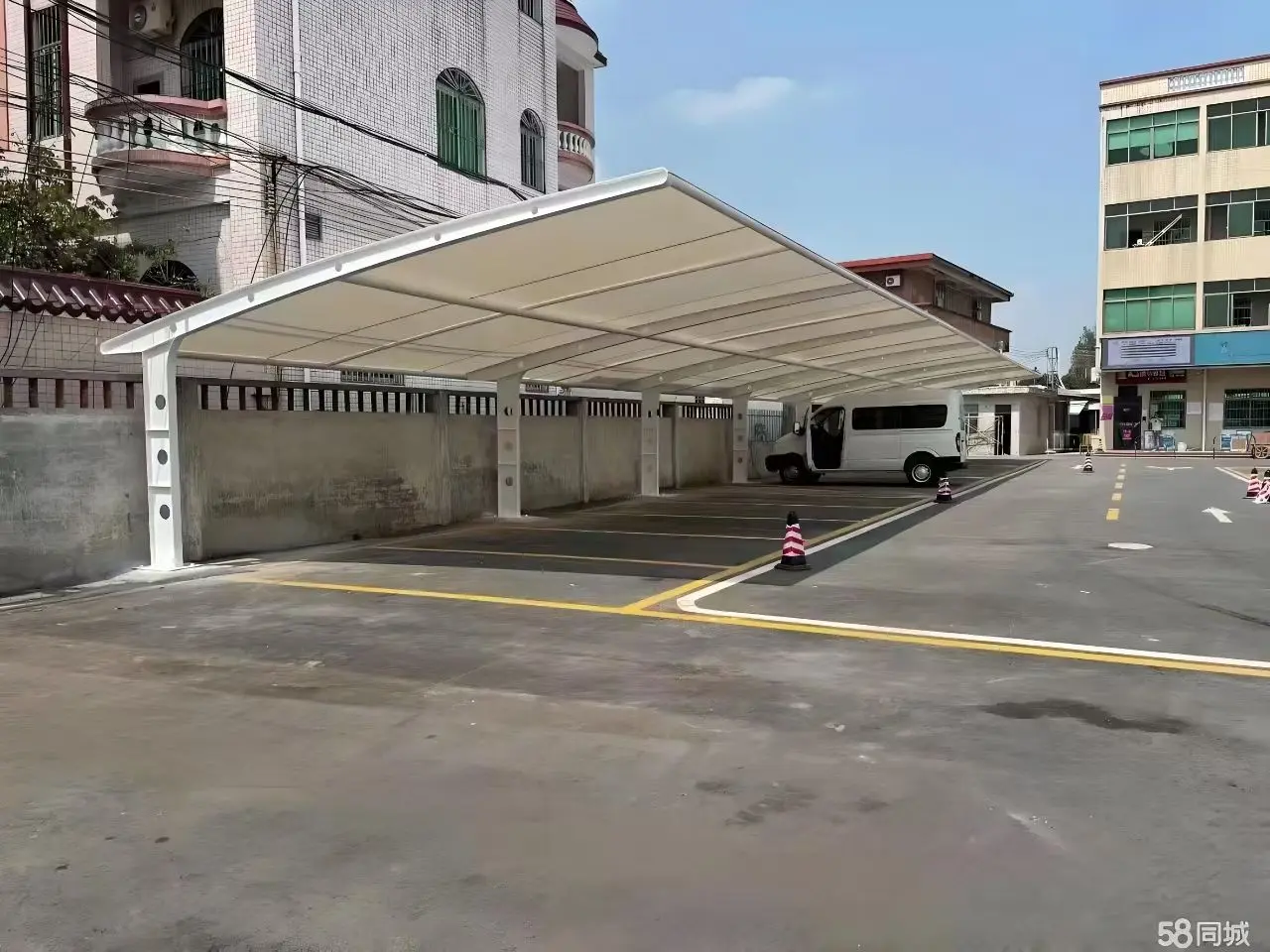 贵州黔西南膜结构工程科普：山地多雨强紫外环境，停车棚选材别只看低价
